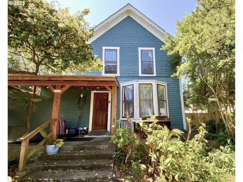 2416 Oregon Ave, Seaside, OR 97138