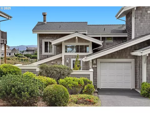 455 Capes Dr, Tillamook, OR 97141