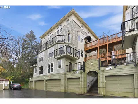 303 NW Uptown Ter #2B, Portland, OR 97210