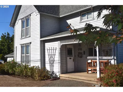243 N Lane St, Cottage Grove, OR 97424