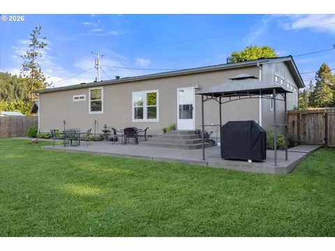 162 Robert Ave, Glide, OR 97443 photo 24