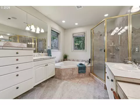 Bath - 281 SE 41st Ct, Gresham, OR 97080 photo 2 of 3