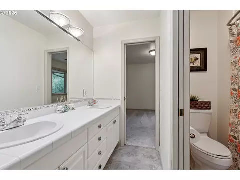Bath - 281 SE 41st Ct, Gresham, OR 97080 photo 3 of 3