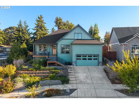 207 Sieverkropp Dr, Hood River, OR 97031