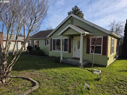 1589 NW Calkins Ave, Roseburg, OR 97471