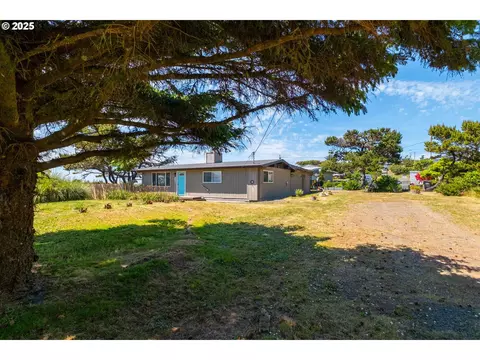 1722 NW Abbey Ct, Waldport, OR 97394