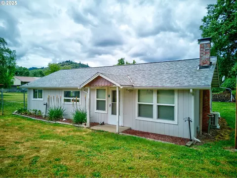 1548 Harlan St, Roseburg, OR 97471