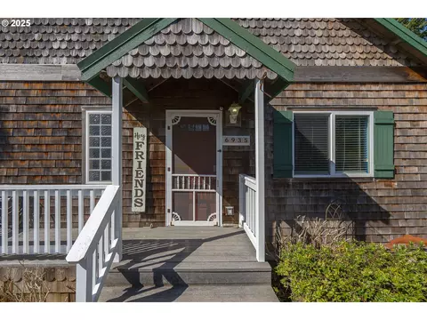 6935 Salal Ave, Gleneden Beach, OR 97388
