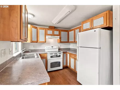 Kitchen - 1219 Pleasant St, Springfield, OR 97477 photo 4 of 6
