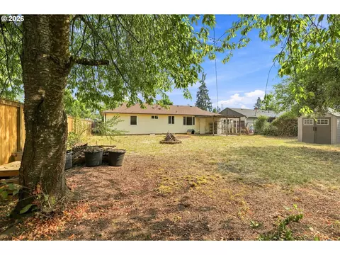 Exterior - 1219 Pleasant St, Springfield, OR 97477 photo 4 of 9