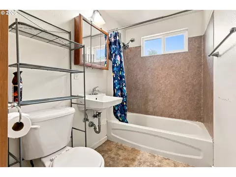 Bath - 1219 Pleasant St, Springfield, OR 97477 photo 1 of 2