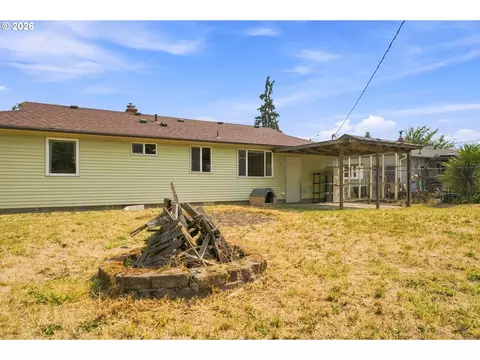 Exterior - 1219 Pleasant St, Springfield, OR 97477 photo 7 of 9