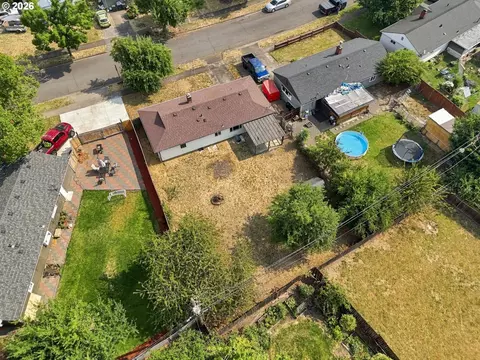View/Area - 1219 Pleasant St, Springfield, OR 97477 photo 3 of 4