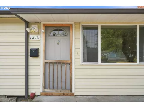 Exterior - 1219 Pleasant St, Springfield, OR 97477 photo 1 of 9