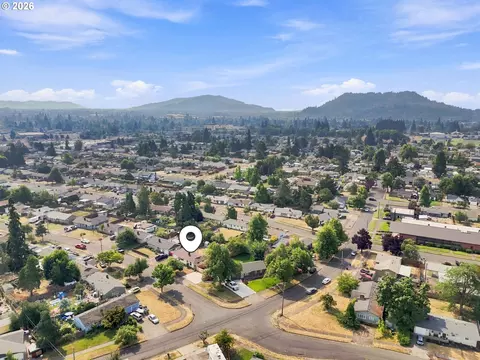View/Area - 1219 Pleasant St, Springfield, OR 97477 photo 2 of 4