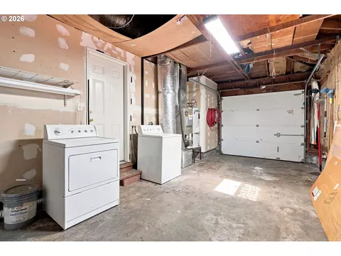 Other - 1219 Pleasant St, Springfield, OR 97477 photo 6 of 8