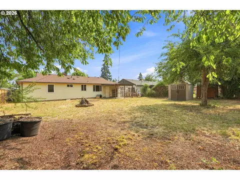 Exterior - 1219 Pleasant St, Springfield, OR 97477 photo 5 of 9