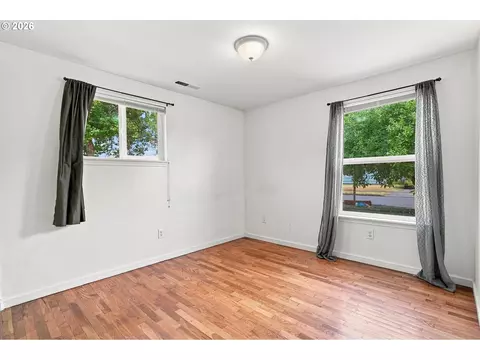 Bedroom - 1219 Pleasant St, Springfield, OR 97477 photo 3 of 6