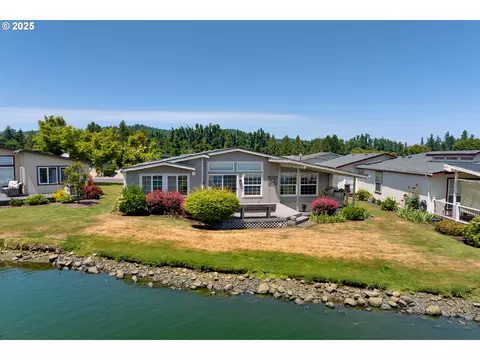 104 Village Dr, Cottage Grove, OR 97424