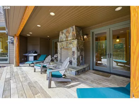 Exterior - 20680 E Glacier View Rd, Rhododendron, OR 97049 photo 10 of 11