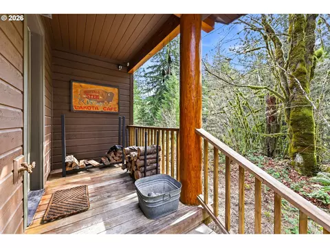 Exterior - 20680 E Glacier View Rd, Rhododendron, OR 97049 photo 6 of 11