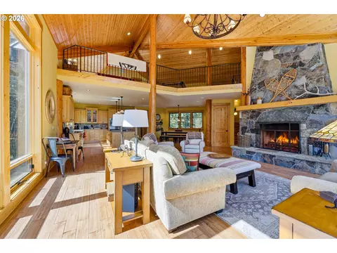 Living - 20680 E Glacier View Rd, Rhododendron, OR 97049 photo 4 of 6