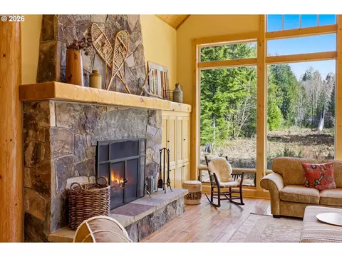 Living - 20680 E Glacier View Rd, Rhododendron, OR 97049 photo 6 of 6