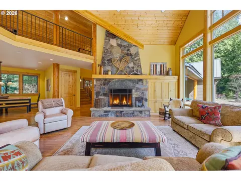 Living - 20680 E Glacier View Rd, Rhododendron, OR 97049 photo 3 of 6