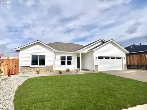 931 Medina Ave, Sutherlin, OR 97479