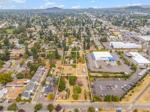 7928 SE Crystal Springs Blvd, Portland, OR 97035