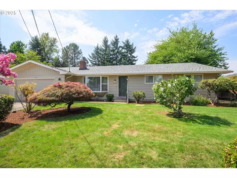 2734 Kalmia St, Eugene, OR 97404