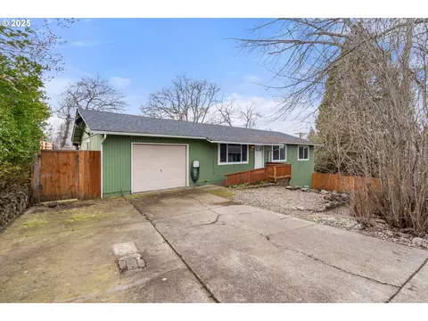 402 Rodale Dr, Eagle Point, OR 97524