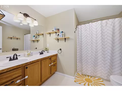 Bath - 3717 Riviera, Eugene, OR 97402 photo 2 of 3