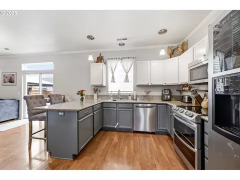 Kitchen - 3717 Riviera, Eugene, OR 97402 photo 2 of 5