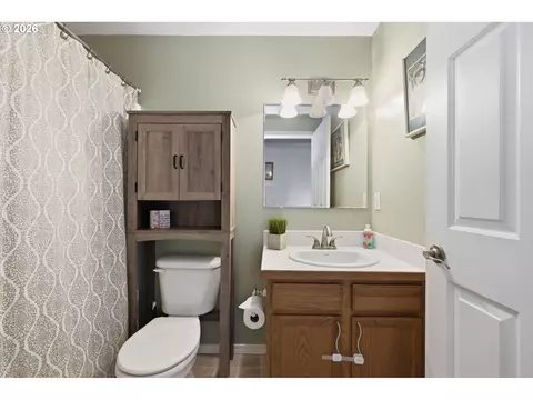 Bath - 3717 Riviera, Eugene, OR 97402 photo 3 of 3