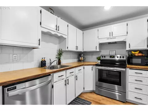 Kitchen - 1980 SW Quinney Ave, Pendleton, OR 97801 photo 1 of 4