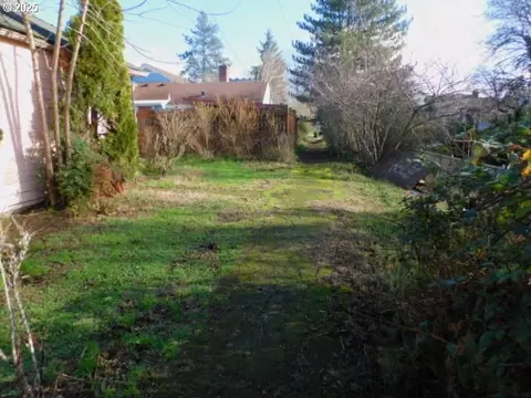 Exterior - 537 W 14th Ave, Eugene, OR 97401 photo 3 of 3