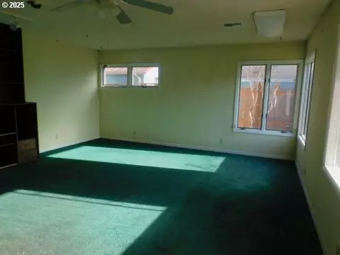 Living - 537 W 14th Ave, Eugene, OR 97401 photo 1 of 3