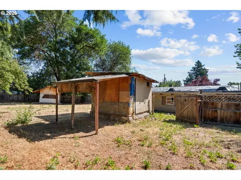 Exterior - 130 Sharon Dr, Phoenix, OR 97535 photo 7 of 9