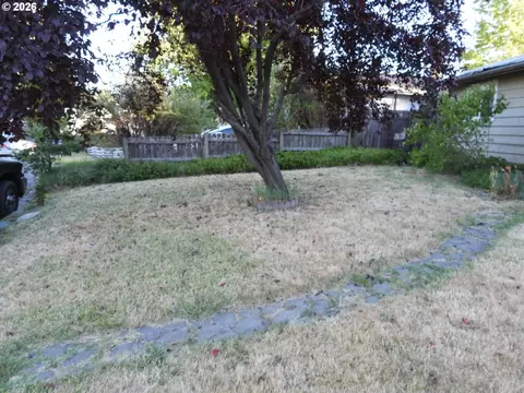 Exterior - 130 Sharon Dr, Phoenix, OR 97535 photo 2 of 9