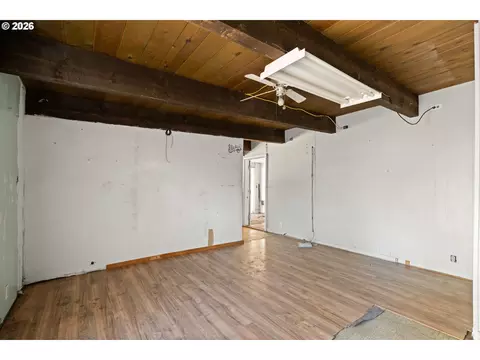 Living - 130 Sharon Dr, Phoenix, OR 97535 photo 2 of 2