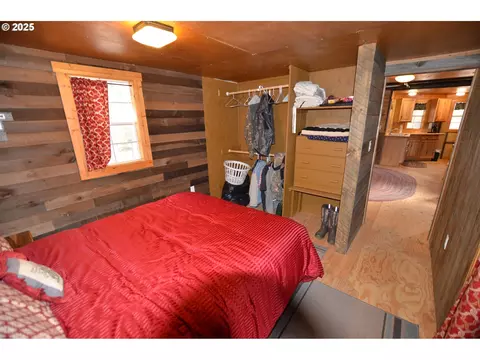 Bedroom - 64955 Old Oregon, Pendleton, OR 97801 photo 2 of 2