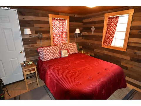 Bedroom - 64955 Old Oregon, Pendleton, OR 97801 photo 1 of 2