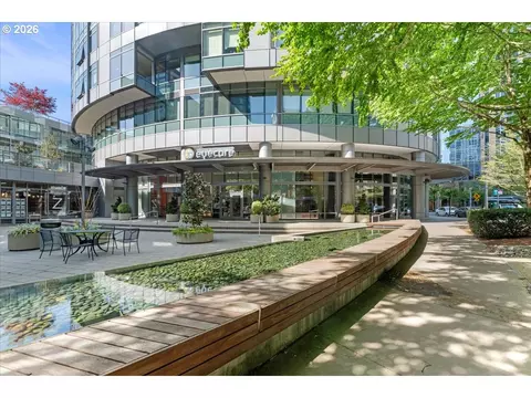 3601 S River Pkwy #812, Portland, OR 97239