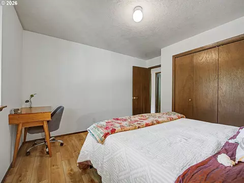 Bedroom - 70165 E Barlow Trail Rd, Rhododendron, OR 97049 photo 5 of 7