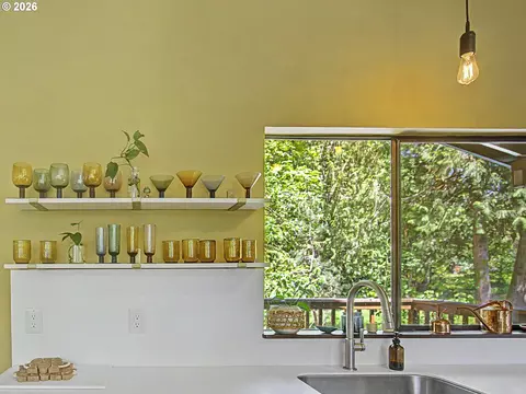 Kitchen - 70165 E Barlow Trail Rd, Rhododendron, OR 97049 photo 3 of 6
