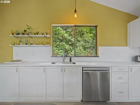 Kitchen - 70165 E Barlow Trail Rd, Rhododendron, OR 97049 photo 5 of 6