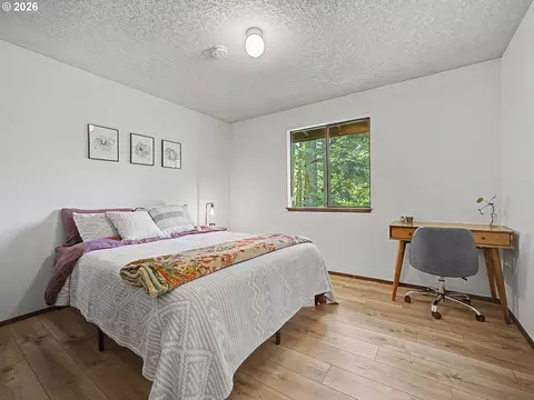 Bedroom - 70165 E Barlow Trail Rd, Rhododendron, OR 97049 photo 3 of 7