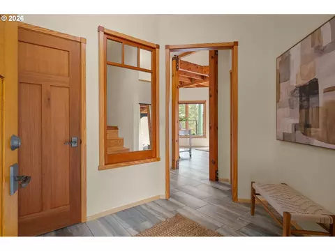 Entry Way - 87121 Kellmore St, Eugene, OR 97402 photo 1 of 3
