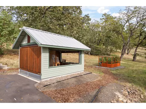 Exterior - 87121 Kellmore St, Eugene, OR 97402 photo 11 of 12